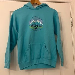 Super comfy sweatshirt! Can be worn all year!